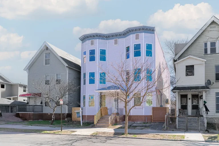 How to Write Better Zillow Descriptions with AI？