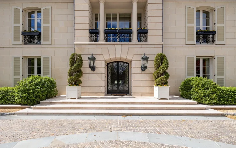 Can AI real estate description tools identify key features from listing photos?