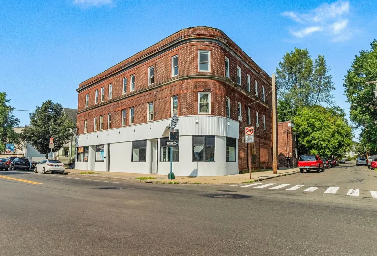 How to Enhance Real Estate Photos Automatically with AI Editing Tools